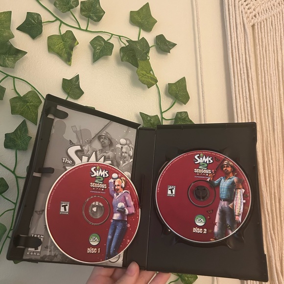 LOT: All My Sims 2 Games (Double Deluxe, University, Seasons, and more!) - Picture 12 of 14